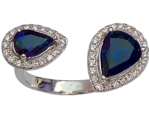 Double pear shape sappire in 14 k white gold