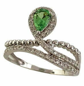 pear shape tsavorit diamond ring