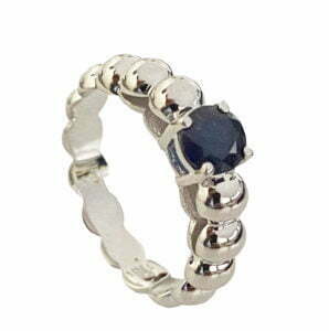 Bubble ring in sapphire