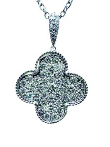 CLOVER DIAMOND PENDANT