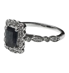 Sapphire diamond ring